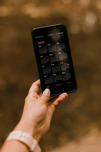 person holding black android smartphone move to ios app android iphone switch 1.jpg