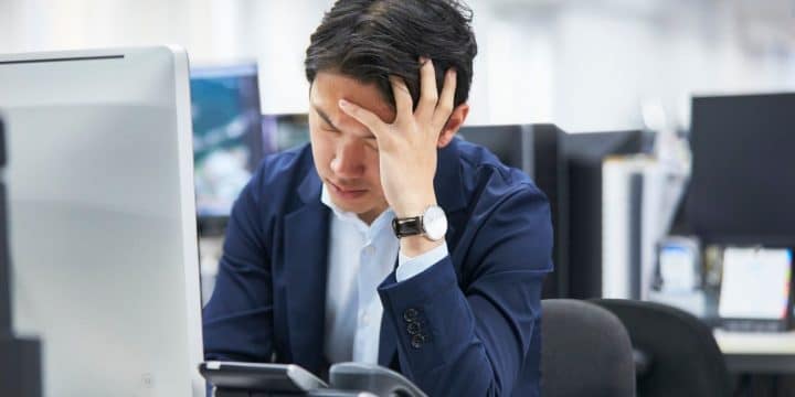 why people think headphones cause head dents 720x360.jpg