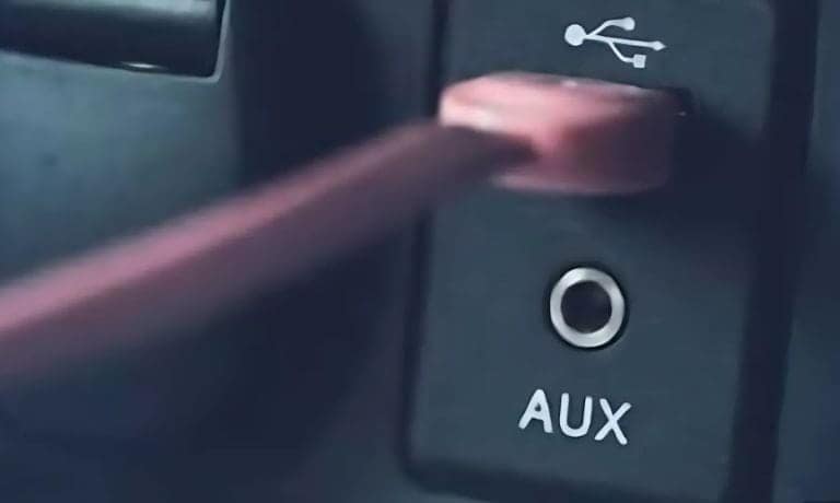 what is an aux port and what is it used for explained 1.jpg