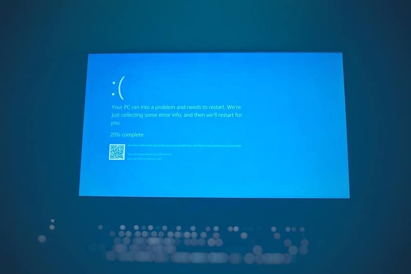 black flat screen computer monitor error screen macrium reflect backup failure.jpg